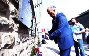 79. OBLJETNICA OSLOBOĐENJA: Veleposlanik Glunčić s hrvatskim izaslanstvom u Mauthausenu u Austriji odao počast žrtvama nacionalsocijalizma 79. OBLJETNICA OSLOBOĐENJA: Veleposlanik Glunčić s hrvatskim izaslanstvom u Mauthausenu u Austriji odao počast žrtvama nacionalsocijalizma