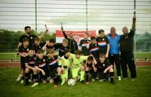 SLAVLJE HRVATA U MÜNCHENU: Igrači i navijači Croatije U13 proslavili 1. mjesto i ulazak u Kreisligu SLAVLJE HRVATA U MÜNCHENU: Igrači i navijači Croatije U13 proslavili 1. mjesto i ulazak u Kreisligu