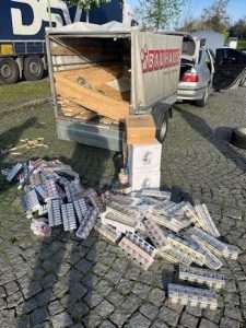 KRIJUMČARI CIGARETA SU SVE KREATIVNIJI: Carinici u Njemačkoj zaplijenili više od 58.000 komada cigareta Zaplijenjene cigarete