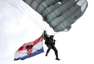 (FOTO) OBILJEŽAVANJE DANA DRŽAVNOSTI HRVATSKE: Održane pokazne vježbe Hrvatske vojske na Jarunu Pokazne vježbe Hrvatske vojske