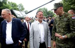 (FOTO) OBILJEŽAVANJE DANA DRŽAVNOSTI HRVATSKE: Održane pokazne vježbe Hrvatske vojske na Jarunu Gordan Jandroković