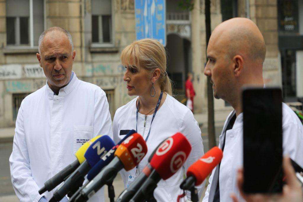 Predstavnici Klinike za traumatologiju o zdravstvenom stanju unesrećene muške osobe / Foto: Hina