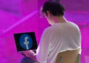 PET MILIJARDI LJUDI KORISTI DRUŠTVENE MREŽE: Facebook prvi po broju korisnika, TikTok na 5. mjestu – pogledajte sveukupni redoslijed Društvena mreža Facebook (ILUSTRACIJA) / Foto: Anadolu