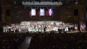 SPEKTAKULARNA ZAVRŠNICA FESTIVALA HBZ: Premijer Plenković izjavio kako „nikad u životu nije vidio pozornicu ljudi koja je tako puna i vesela“ Festival tambure kroz generacije / Foto: Fenix (HMI)
