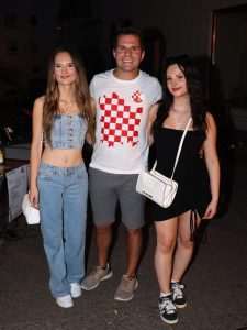 (FOTO) TRI DANA FESTIVALA: Hrvati oduševili na 49. Neckarfestu u Rottenburgu Hrvati na 49. Neckarfestu u Rottenburgu Foto Fenix (Željko Cindrić)