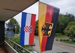 POGLEDAJTE FOTOGALERIJU: Berlin je u subotu na nekoliko sati postao "hrvatski grad", Hrvati su stigli iz cijele Europe Hrvatska i njemačka zastava u njemačkom gradu / Foto: Fenix (SIM)