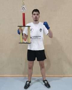 WMAC GERMAN OPEN: Manuel Bodrožić prvi bez izgubljene borbe na Međunarodnom prvenstvu Njemačke u Simmern Manuel Bodrožić, kick boksač iz Fight Cluba MK Wiesbaden, ponovno je blistao na Međunarodnom prvenstvu Njemačke ( WMAC German Open) koje je ovog vikenda održano u Simmernu / Foto: Fenix (SIM)