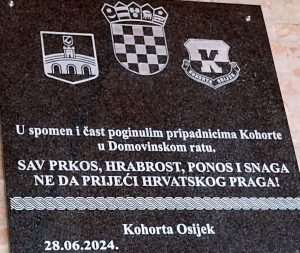 TRI ZNAČAJNE OBLJETNICE: Mimohodom Osijek obilježio Dan osječkih branitelja Foto: Hina
