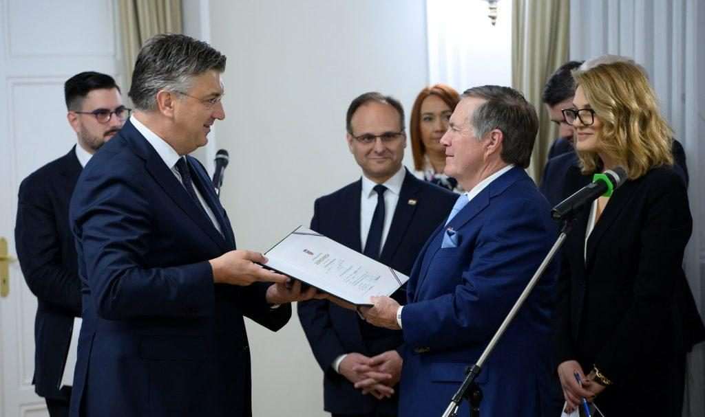 Andrej Plenković uručio domovnicu Billu Belichicku