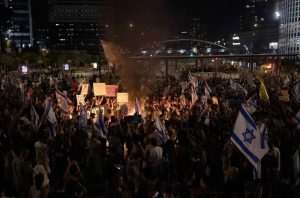 TEL AVIV: Tisuće izraelskih prosvjednika traže dogovor o razmjeni zarobljenika i njihov povratak svojim domovima Izraelski prosvjed u Tel Avivu / Foto: Anadolu