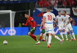 ČEŠKA PALA U PRODUŽETKU: Ronaldo i društvo preokretom uzeli sva tri boda Kapetan Portugala Cristiano Ronaldo u napadu protiv momčadi Češke / Foto: Anadolu