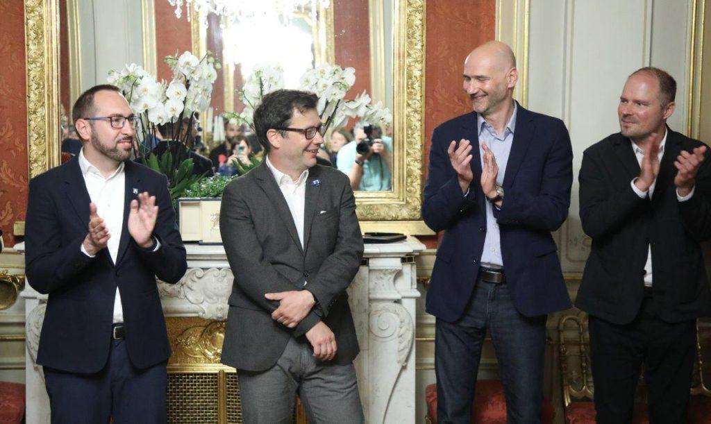 Gradonačelnik Grada Zagreba Tomislav Tomašević primio je ekipu filma “Čovjek koji nije mogao šutjeti” u povodu osvojene Zlatne palme za najbolji kratkometražni film na Filmskom festivalu u Cannesu / Foto: Hina