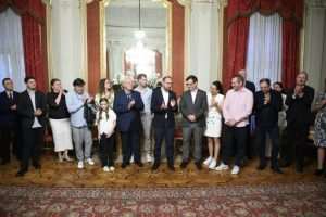 MEDALJA GRADA ZAGREBA: Gradonačelnik Tomašević organizirao prijem za ekipu filma "Čovjek koji nije mogao šutjeti" Gradonačelnik Grada Zagreba Tomislav Tomašević primio je ekipu filma “Čovjek koji nije mogao šutjeti” u povodu osvojene Zlatne palme za najbolji kratkometražni film na Filmskom festivalu u Cannesu / Foto: Hina