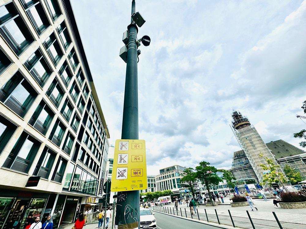 Kazne za smeće na pločniku u Frankfurtu / Foto: Fenix (DP)