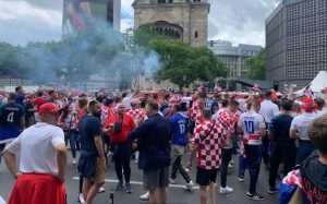 POGLEDAJTE FOTOGALERIJU: Berlin je u subotu na nekoliko sati postao "hrvatski grad", Hrvati su stigli iz cijele Europe Hrvatski navijaci u Berlinu