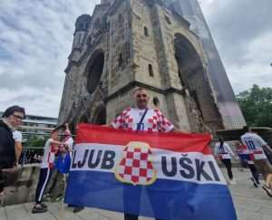 POGLEDAJTE FOTOGALERIJU: Berlin je u subotu na nekoliko sati postao "hrvatski grad", Hrvati su stigli iz cijele Europe Hrvatski navijači u Berlinu.