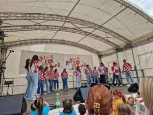 STUTTGART: Na Dječjem festivalu nastupio novi hrvatski folklorni ansambl "Perunika"