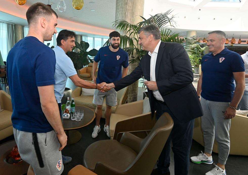 Hrvatski premijer Andrej Plenković susreo se sa izbornikom Zlatkom Dalićem i reprezentativcima. /Foto: Hina