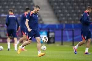 SVI IGRAČI SU NA BROJU: "Vatreni" trenirali u Berlinu, vježbao i Gvardiol Trening hrvatske nogometne reprezentacije u Berlinu / Foto: Hina