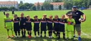 I SRBI NAVIJALI ZA HRVATE: Najmlađi nogometaši Croatije München osvojili 2. mjesto na turniru TSV München Gerberau Momčad Croatije München sa trenerom / Foto: Fenix (D. Jandrić)