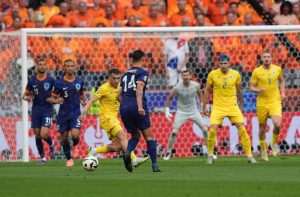 RAZIGRANA NIZOZEMSKA S 3:0 PREGAZILA RUMUNJSKU: Pobjeda Oranja za plasman u četvrtfinale je mogla biti još izraženija Detalj s utakmice Nizozemska - Rumunjska / Foto: Anadolu
