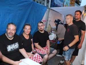 (FOTO) OKUSI HRVATSKE U STUTTGARTU: Vino, rakija i girice, sve ljepote na štandu HKZ Stuttgarta, za nas Hrvate po završetku festivala na neki način počinje i službeni početak ljeta i ljetnih godišnjih odmora