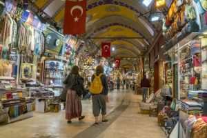 "GRAND BAZAAR": Sa 3.600 trgovina poznati istanbulski bazar Kapali jedno je od najstarijih svjetskih šoping odredišta Veliki bazar ili Kapali čaršija u Istanbulu / Foto: Anadolu