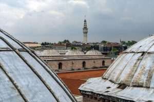 "GRAND BAZAAR": Sa 3.600 trgovina poznati istanbulski bazar Kapali jedno je od najstarijih svjetskih šoping odredišta Krovovi Velikog bazara ili Kapali čaršije u Istanbulu / Foto: Anadolu