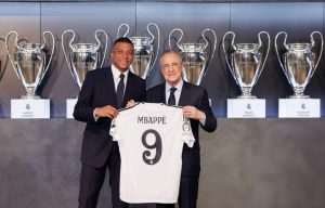 Kylian Mbappe i predsjednik Reala Florentino Perez / Foto: Anadolu