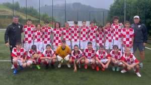 VELIKI USPJEH „MALIH VATRENIH“ IZ NJEMAČKE: U-14 izabrana vrsta Hrvata iz Njemačke pobjednik Schwarzwald Cupa Pobjednička momčad U-14 Hrvata iz Njemačke na Schwarzwald Cupu 2024. / Foto: Fenix (SIM)