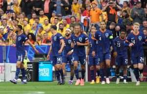 RAZIGRANA NIZOZEMSKA S 3:0 PREGAZILA RUMUNJSKU: Pobjeda Oranja za plasman u četvrtfinale je mogla biti još izraženija Slavlje igrača Nizozemske / Foto: Anadolu