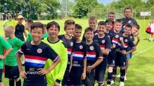 MÜNCHEN: Uz često izvođenje pobjedničke pjesme "Lijepa li si" iznimno uspješan vikend juniora Croatije München MÜNCHEN: Uz često izvođenje pobjedničke pjesme "Lijepa li si" iznimno uspješan vikend juniora Croatije München