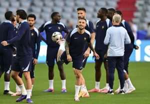 PRVI POLUFINALNI MEČ - EURO 2024.: Francuzi spremno dočekuju Španjolce, utakmicu sudi slovenski sudac Slavko Vinčić Trening reprezentacije Francuske / Foto: Anadolu