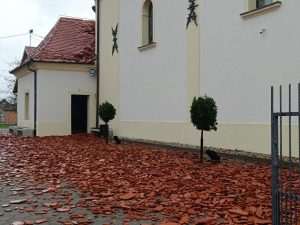 POSLJEDICE OGROMNOG NEVREMENA U BOŠNJACIMA: Nema kuće koja je ostala pošteđena Velika šteta nastala je nakon nevremena/ Foto: Hina