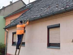 POSLJEDICE OGROMNOG NEVREMENA U BOŠNJACIMA: Nema kuće koja je ostala pošteđena Velika šteta nastala je nakon nevremena/ Foto: Hina