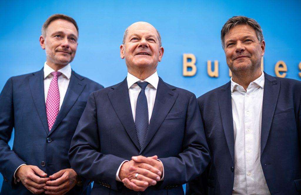 Čelnici njemačke "semaforske" koalicije Christian Lindner, Olaf Scholz i Robert Habeck/ Foto: Michael Kappeler/dpa
