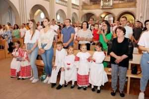 HKZ SV. NIKOLA TAVELIĆ STUTTGART BAD-CANNSTATT: Proslava dana župe i primanje u ministrantsku službu Proslava dana župe/ Foto: Fenix (Željko Cindrić)