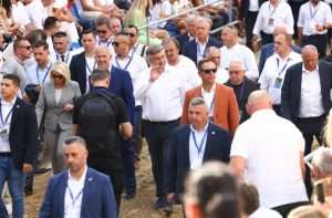 SINJ JE DANAS BIO CENTAR HRVATSKE: Jure Domazet Lošo pobjednik 309. Sinjske alke Premijer Andrej Plenković u Sinju