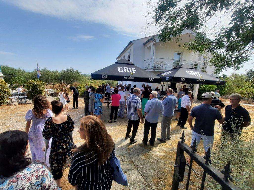 DON MLADEN KAČAN SE OPROSTIO OD SVOJIH ŽUPLJANA: Mještani Galovca se prisjetili njegovog dolaska i riječi koje im je tada uputio Foto: Fenix (MD)