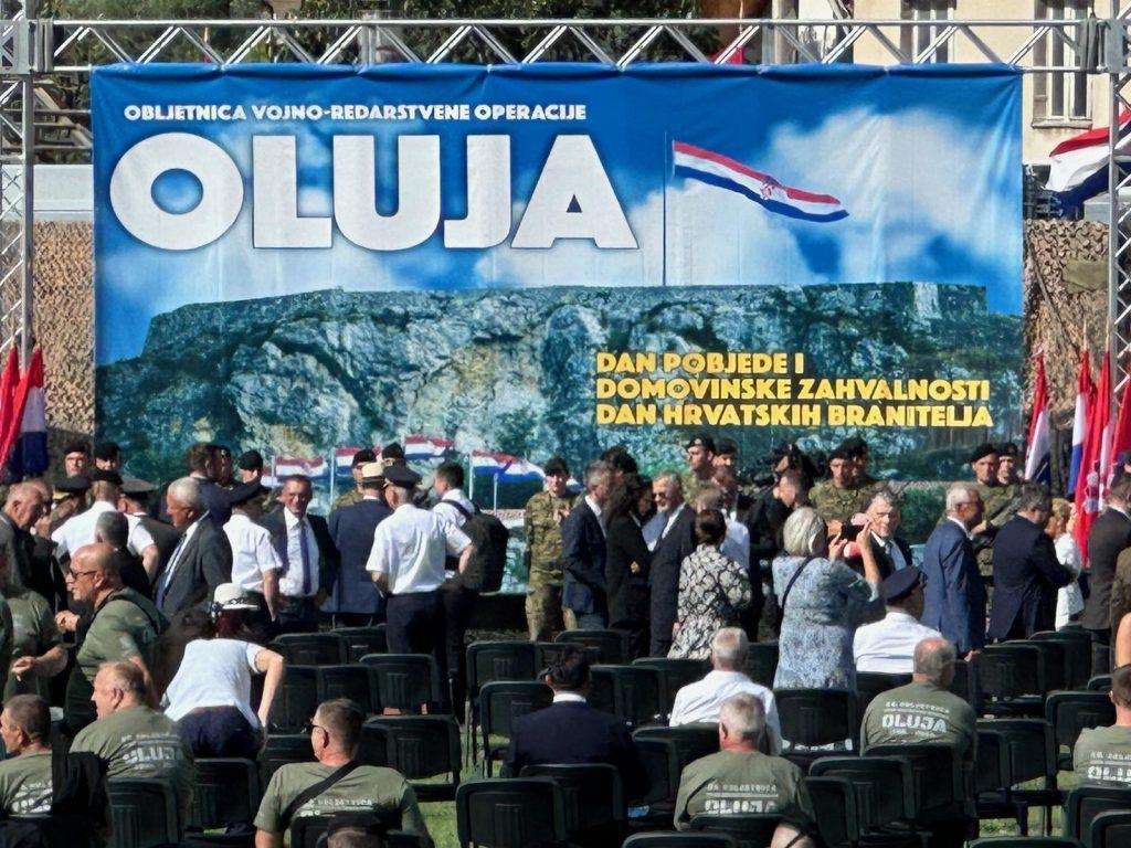 (FOTO) SLAVI SE "OLUJA": Brojni Hrvati iz domovine i iseljeništva danas su u Kninu Proslava VRO Oluje u Kninu / Foto: Fenix (SIM)