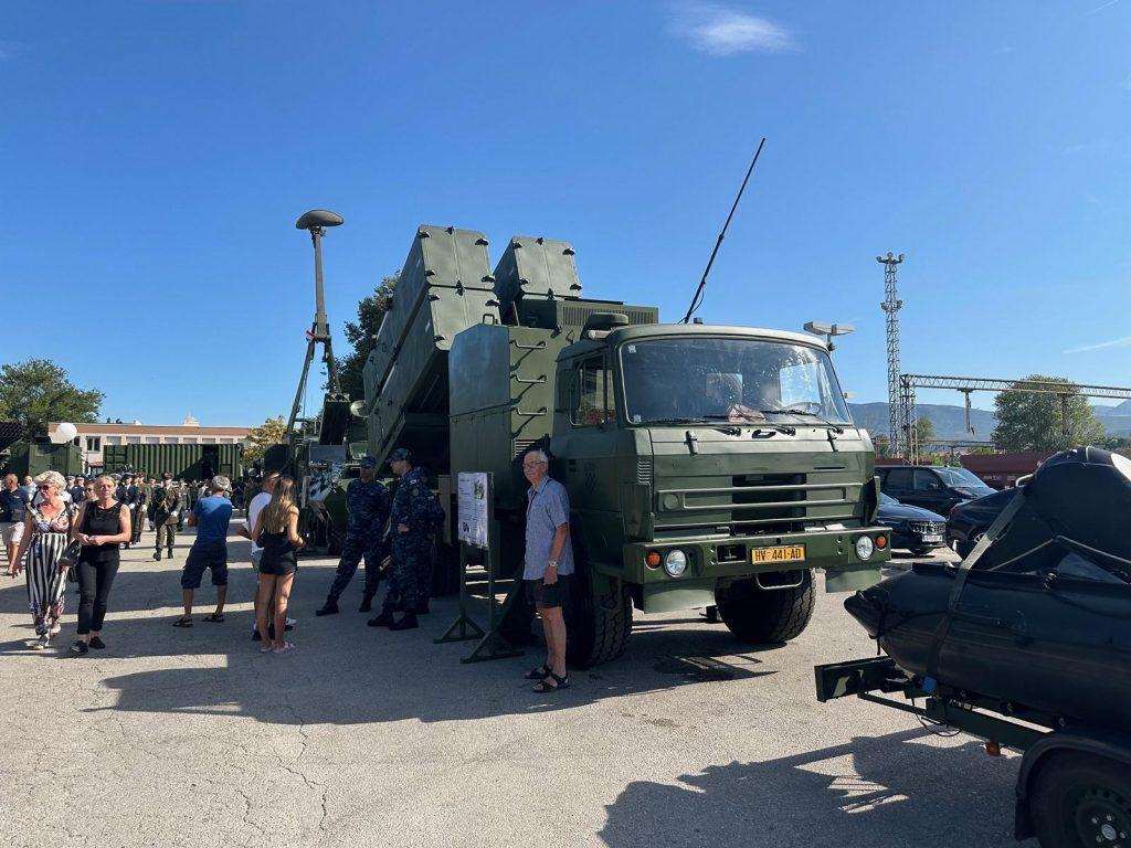 (FOTO) SLAVI SE "OLUJA": Brojni Hrvati iz domovine i iseljeništva danas su u Kninu Proslava VRO Oluje u Kninu / Foto: Fenix (SIM)