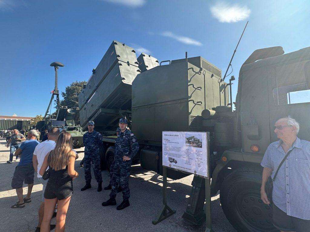 (FOTO) SLAVI SE "OLUJA": Brojni Hrvati iz domovine i iseljeništva danas su u Kninu Proslava VRO Oluje u Kninu / Foto: Fenix (SIM)