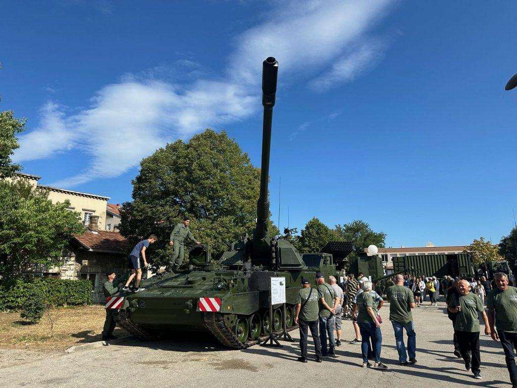 (FOTO) SLAVI SE "OLUJA": Brojni Hrvati iz domovine i iseljeništva danas su u Kninu Proslava VRO Oluje u Kninu / Foto: Fenix (SIM)