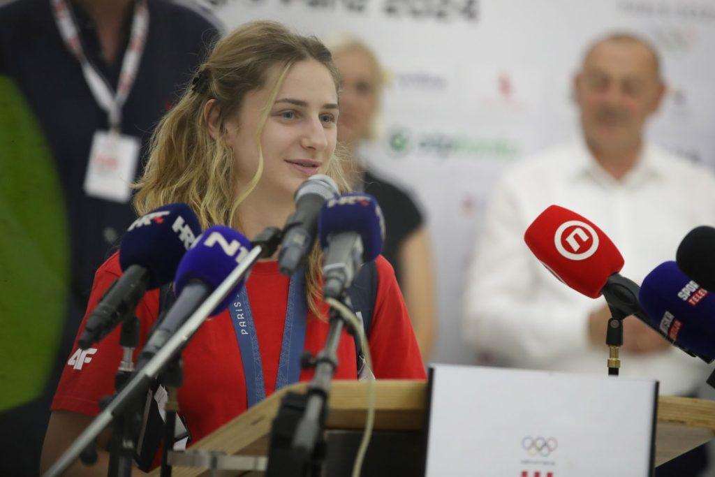 PONOSNI NA NJIH: Hrvatskim olimpijcima, predvođenim "srebrnim" vaterpolistima priređen doček PONOSNI NA NJIH: Hrvatskim olimpijcima, predvođenim "srebrnim" vaterpolistima priređen doček