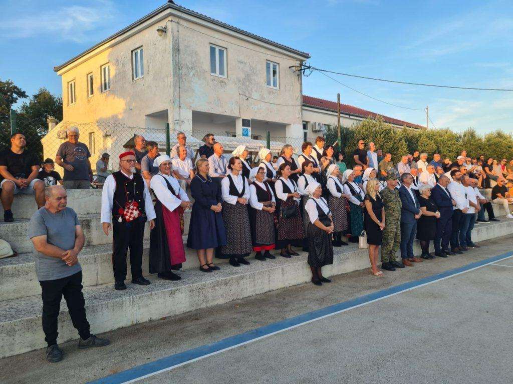 MNOGI SU U RADOVINU I ZAPLAKALI: Stipan Dundović je bio mlad, 23-godišnjak, pun snova i nade, ali nije se nimalo dvoumio u trenutku kada ga je njegova zemlja zvala MNOGI SU U RADOVINU I ZAPLAKALI: Stipan Dundović je bio mlad, 23-godišnjak, pun snova i nade, ali nije se nimalo dvoumio u trenutku kada ga je njegova zemlja zvala