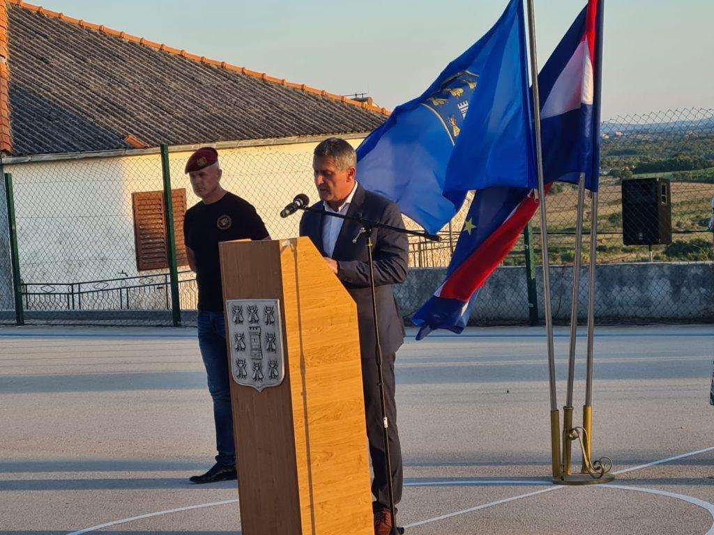 MNOGI SU U RADOVINU I ZAPLAKALI: Stipan Dundović je bio mlad, 23-godišnjak, pun snova i nade, ali nije se nimalo dvoumio u trenutku kada ga je njegova zemlja zvala MNOGI SU U RADOVINU I ZAPLAKALI: Stipan Dundović je bio mlad, 23-godišnjak, pun snova i nade, ali nije se nimalo dvoumio u trenutku kada ga je njegova zemlja zvala