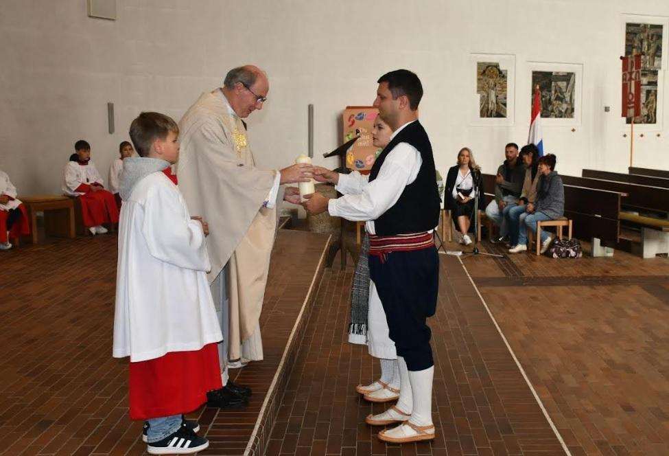 OKUPIO SE VELIKI BROJ VJERNIKA: Proslava Male Gospe u Hrvatskoj katoličkoj zajednici Ravensburg Proslava Male Gospe u Hrvatskoj katolickoj zajednici Ravensburg