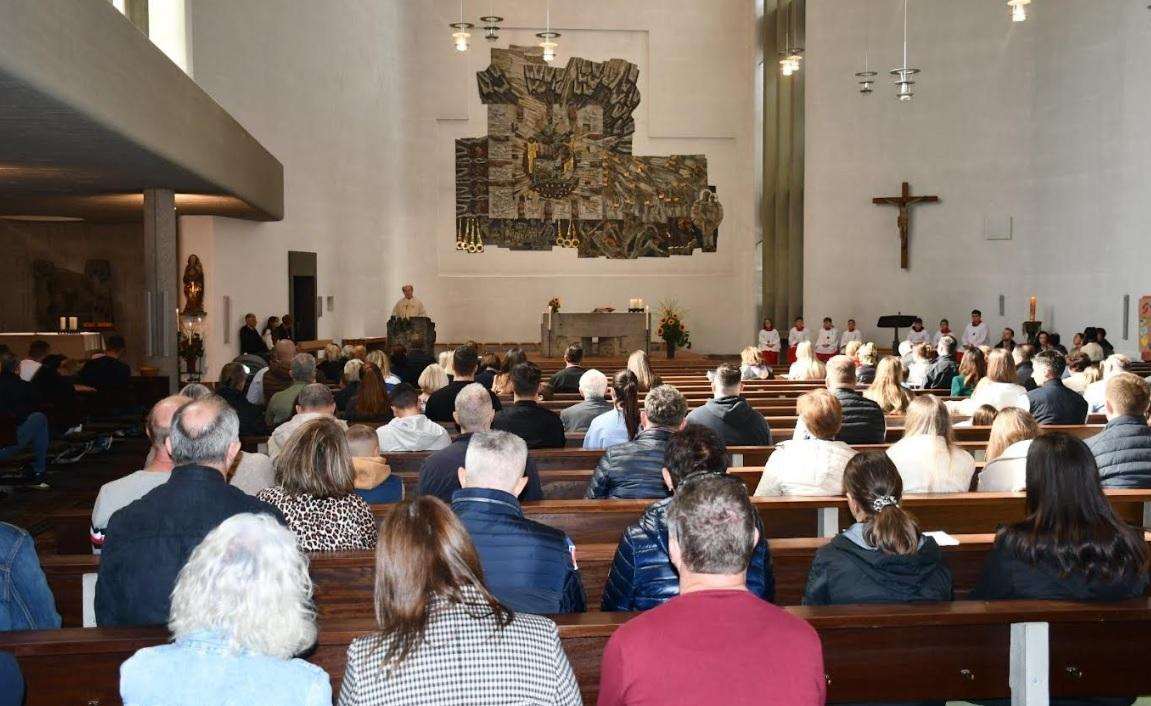 OKUPIO SE VELIKI BROJ VJERNIKA: Proslava Male Gospe u Hrvatskoj katoličkoj zajednici Ravensburg Proslava Male Gospe u Hrvatskoj katolickoj zajednici Ravensburg