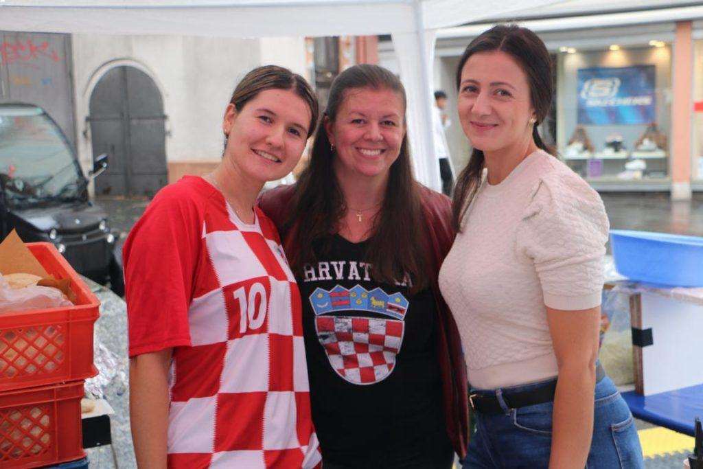 UNATOČ KIŠNOM DANU U MAINZU: Hrvati se predstavili na 49. Međunarodnom festivalu kultura, i ove godine im došao gradonačelnik Foto: Fenix (ID)