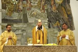 STUTTGART: Svetom misom i procesijom u kojoj su sudjelovali folkloraši i brojni ministranti završena duhovna obnova Završena duhovna obnova u Stuttartu / Foto: Fenix (Željko Cindrić)